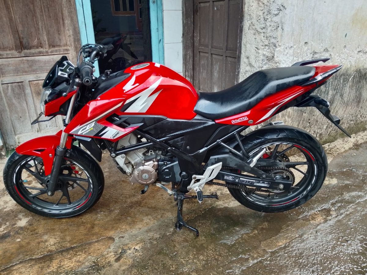 CB150R