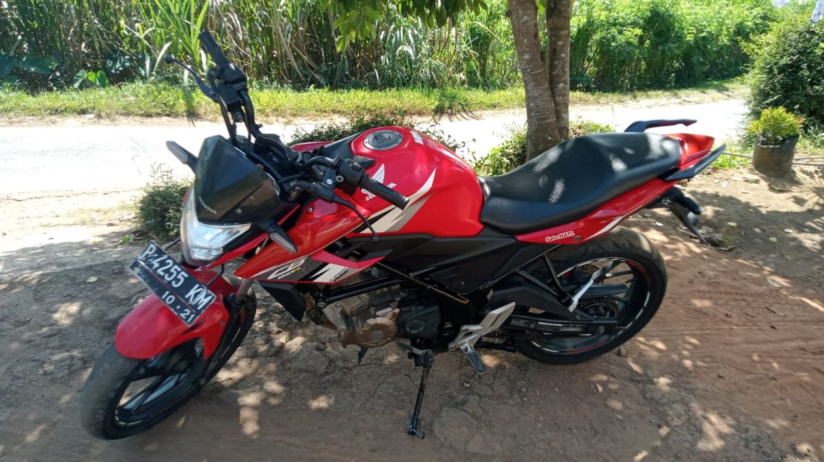 CB150R